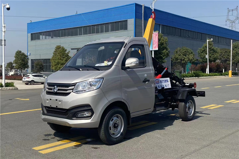 國(guó)六長(zhǎng)安汽油藍(lán)牌 2-3方 勾臂垃圾車?